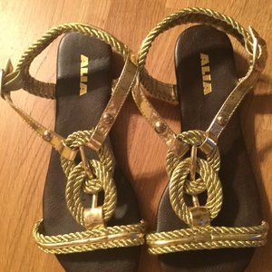 New trending gold sandals Alia brand  size 6M in excellent condition
